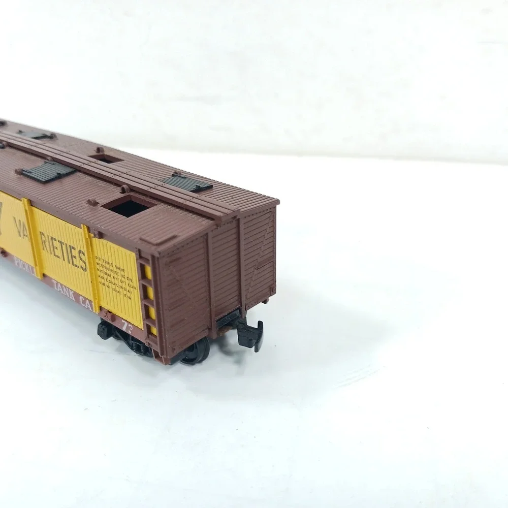 Athearn HO Scale Heinz 57 Varieties Pickle Tank Car Closed Sides 1476 Yellow